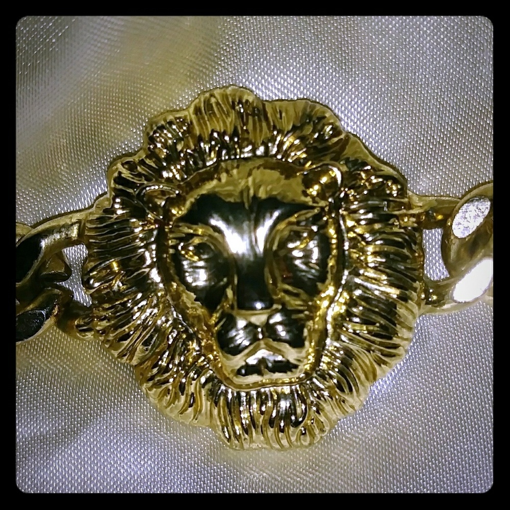 Gold plated Lions Head linked bracelet